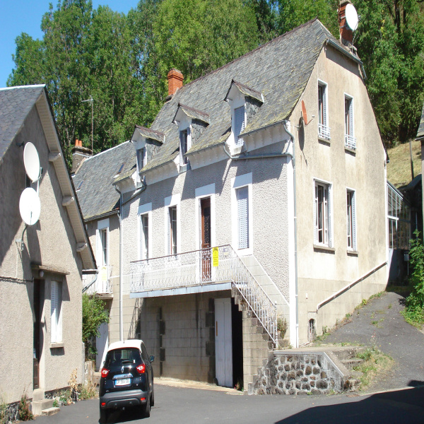 Offres de vente Maison de village Cheylade 15400
