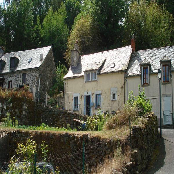 Offres de vente Maison de village Apchon 15400